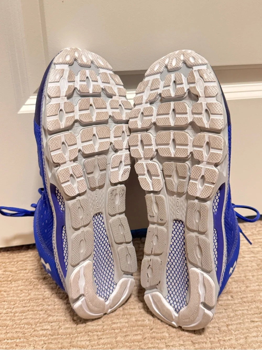 Under Armour HOVR Infinite 3 running shoes men’s size 12 sneakers